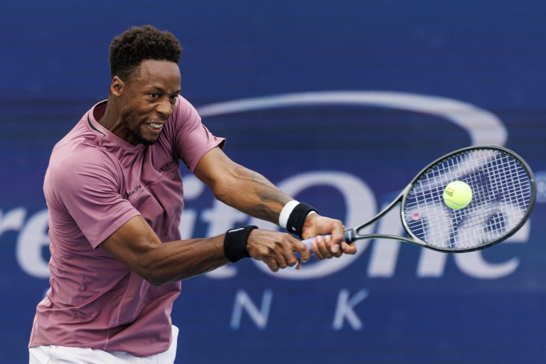 Alcaraz casse sa raquette après avoir perdu contre Monfils à l&rsquo;Open de Cincinnati