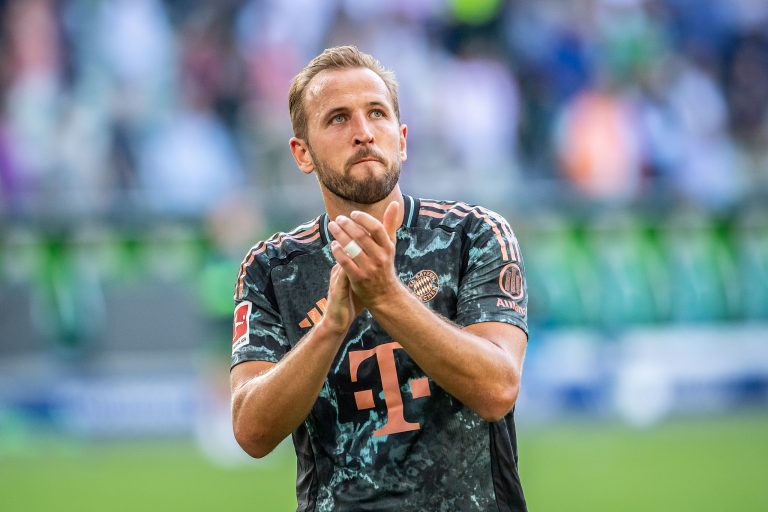 L&rsquo;attaquant du Bayern Munich Harry Kane reçoit le Soulier d&rsquo;or européen