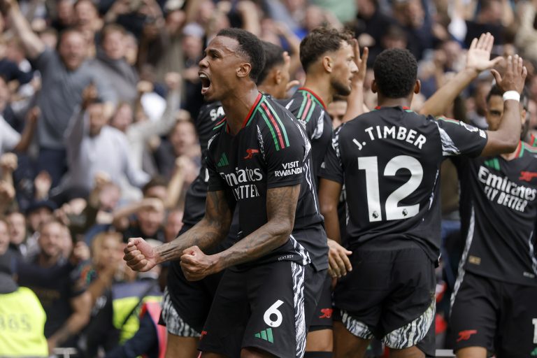 Arsenal résiste à la pression et bat Tottenham 1-0 dans le derby du nord de Londres