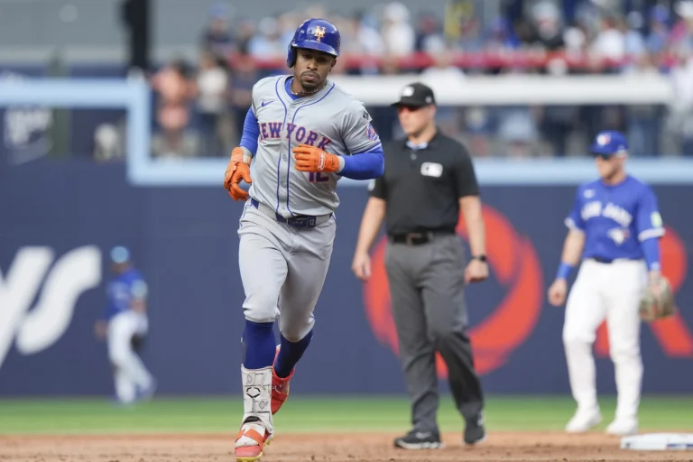 Francisco Lindor met fin à la séquence sans coup sûr des Blue Jays avec un home run en 9e manche