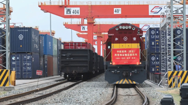 Lancement à Xi&rsquo;an du nouveau corridor ferroviaire transcaspien Chine-Europe