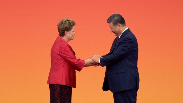 Le président Xi remet la Médaille de l&rsquo;amitié à Dilma Rousseff