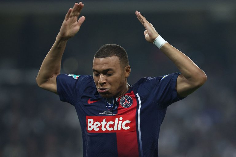 Mbappé rejette l&rsquo;offre de médiation dans le litige de 60 millions de dollars avec le PSG