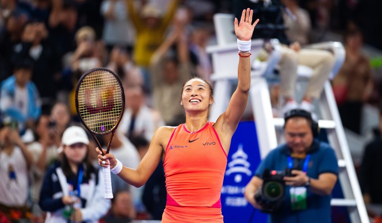 Open de Chine : le champion olympique Zheng dépasse Rakhimova au retour à Pékin