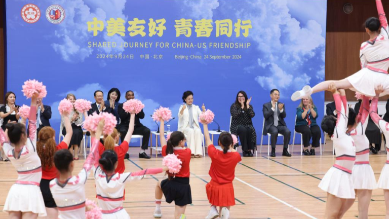 Peng Liyuan participe à un événement d&rsquo;échange culturel entre jeunes chinois et américains