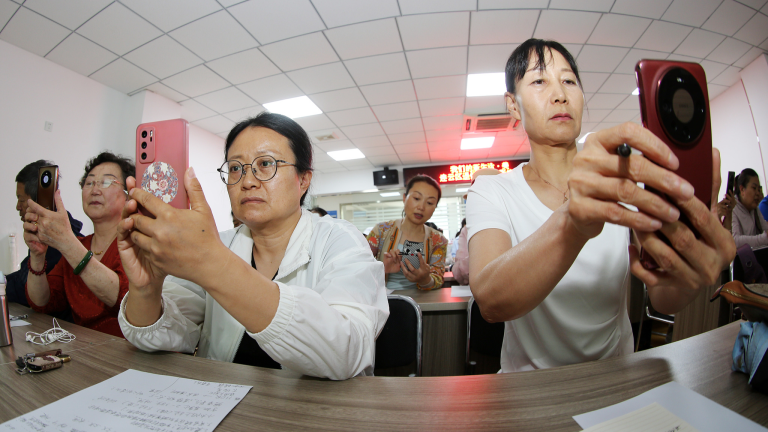Un responsable explique pourquoi la Chine augmente l&rsquo;âge légal de la retraite