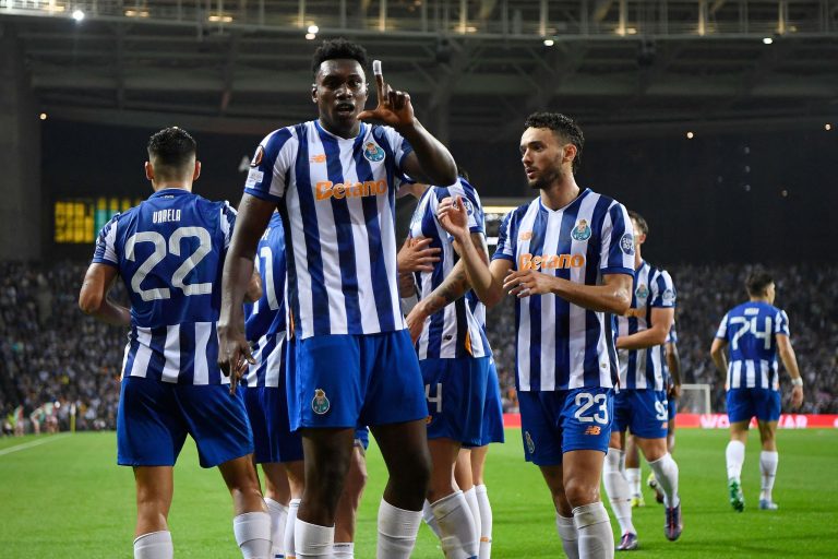 Fernandes de Manchester United expulsé lors d&rsquo;un match nul 3-3 avec Porto