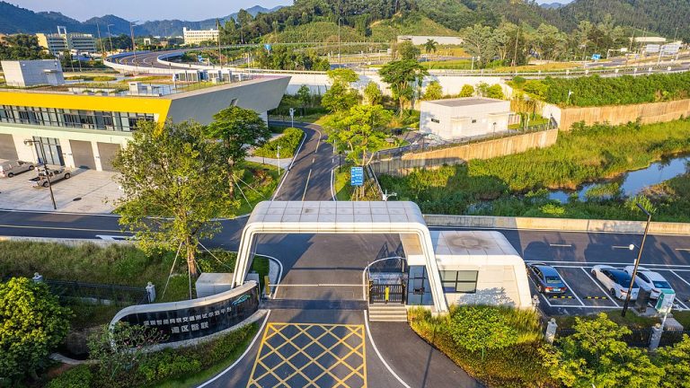 La Chine crée un système complet pour les véhicules connectés intelligents