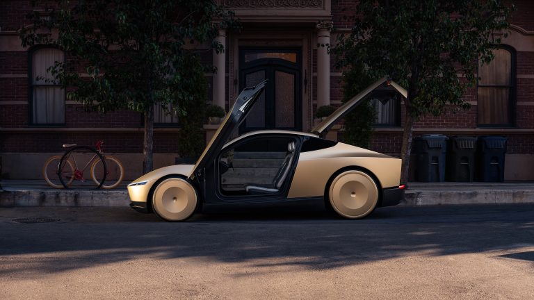 La conception du robot-taxi biplace de Tesla suscite des doutes parmi les experts