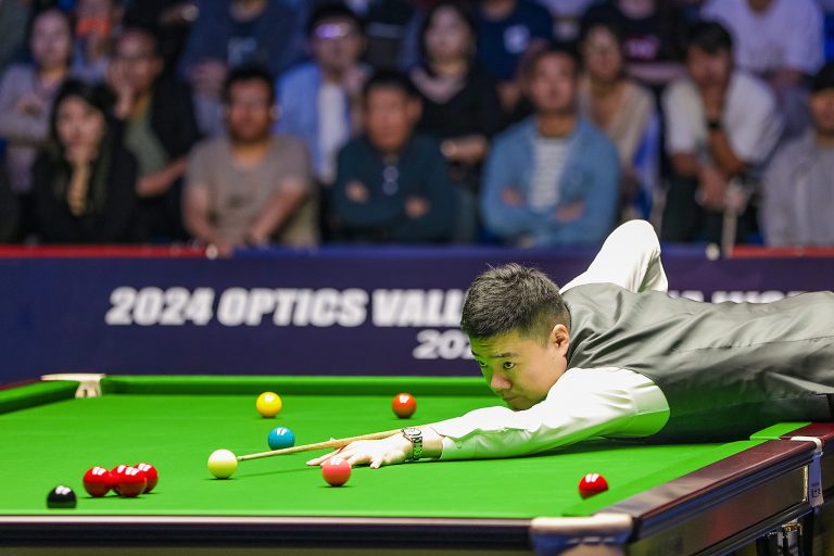 Le Chinois Ding Junhui débute l&rsquo;Open de Wuhan avec une victoire éclatante