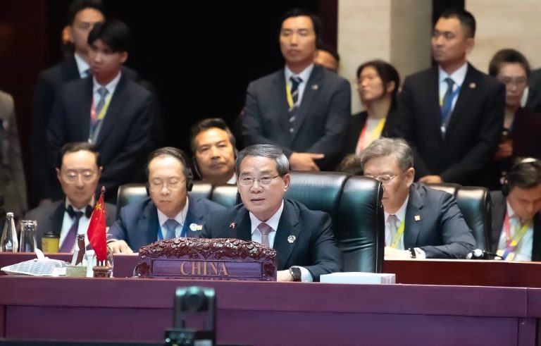 Le Premier ministre chinois appelle à construire une Asie de paix et d&rsquo;ouverture