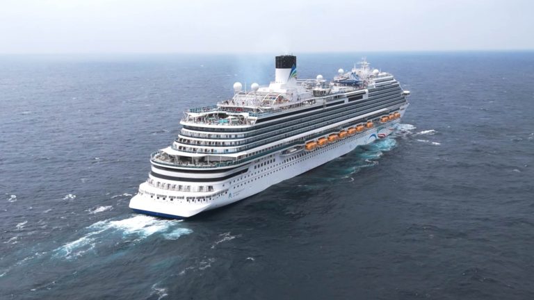 Le navire de croisière chinois Adora Magic City dessert plus de 250 000 passagers