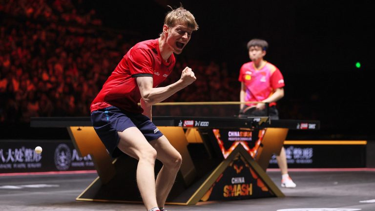 Le n°1 mondial Wang Chuqin contrarié par Anders Lind au WTT China Smash