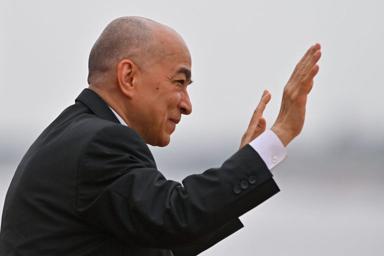 Xi félicite le roi cambodgien à l&rsquo;occasion du 20e anniversaire de son couronnement