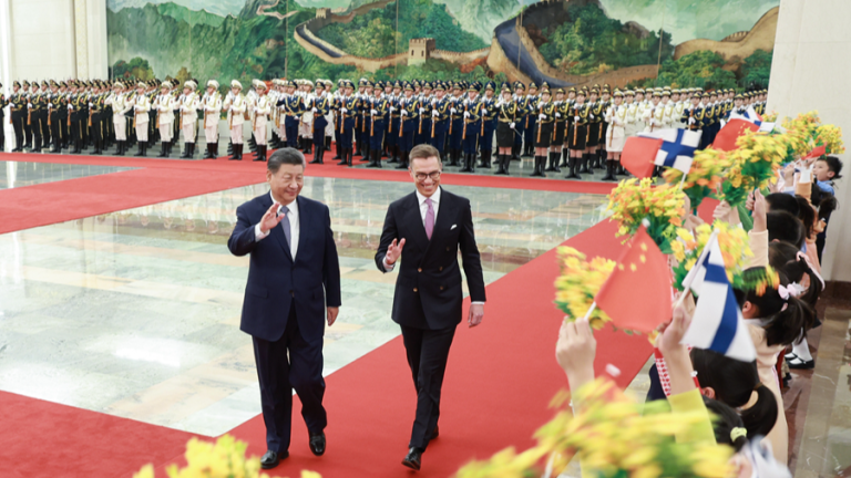 Xi salue la « valeur exceptionnelle » des relations sino-finlandaises lors des discussions avec Stubb