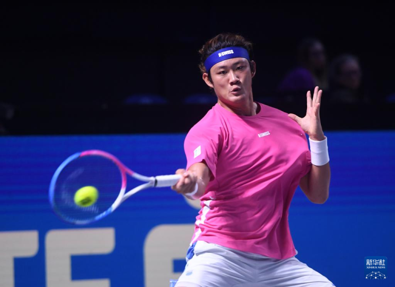 Zhang Zhizhen échoue face à Grigor Dimitrov à l&rsquo;Erste Bank Open