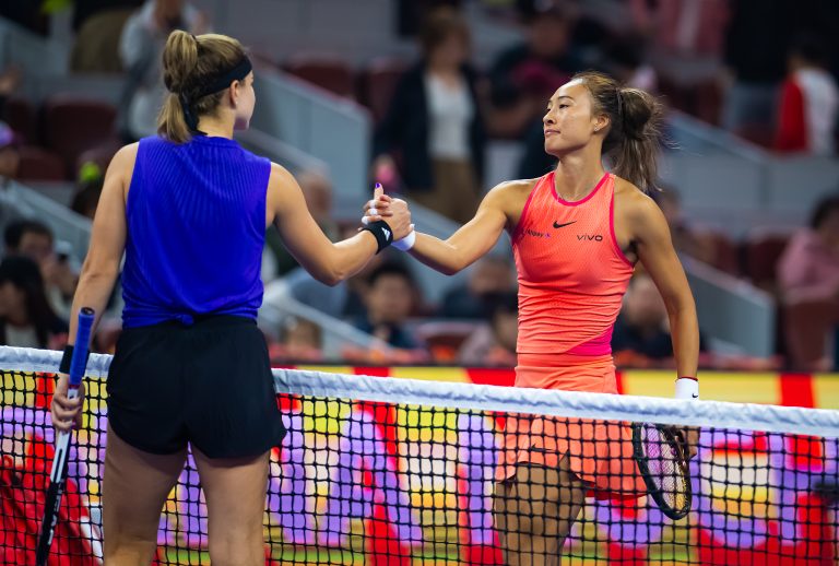 Zheng Qinwen stupéfait par Muchova, non tête de série, à l&rsquo;Open de Chine