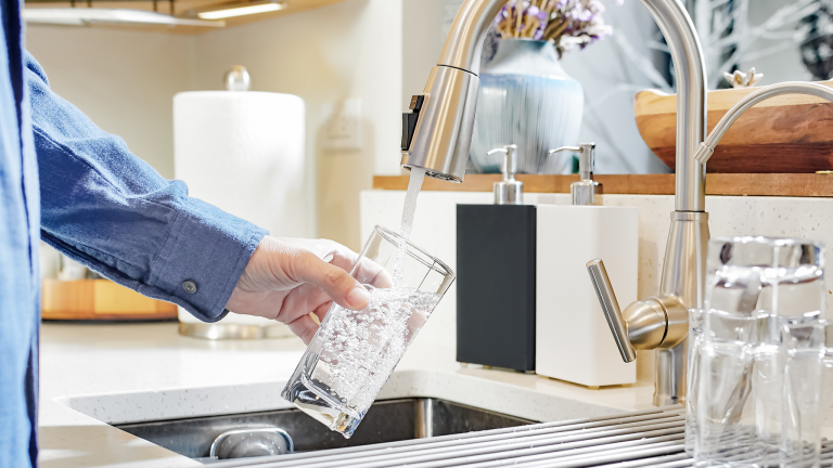 Des scientifiques découvrent un nouveau produit chimique « potentiellement toxique » dans l’eau du robinet aux États-Unis