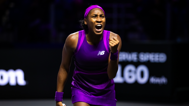 Gauff bat Swiatek en finale WTA, Sabalenka remporte la première place de fin d&rsquo;année