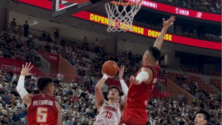 Guo Ailun célèbre son 500e match CBA avec la victoire de Guangzhou