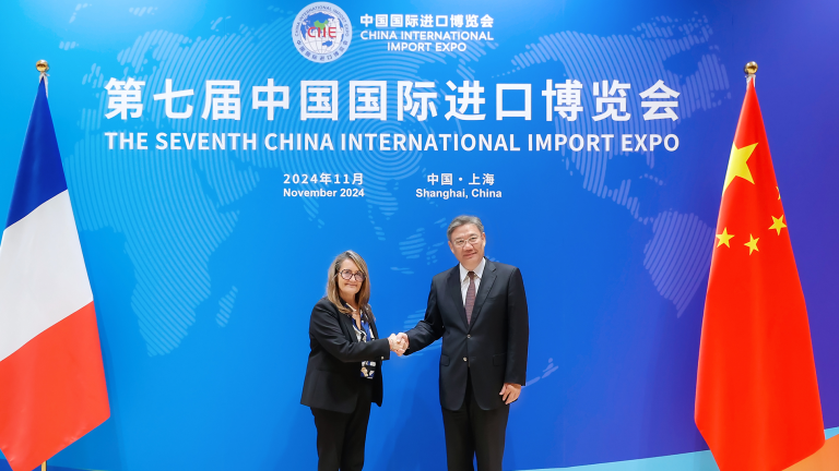 La Chine appelle la France à jouer un rôle actif dans la solution commerciale aux véhicules électriques