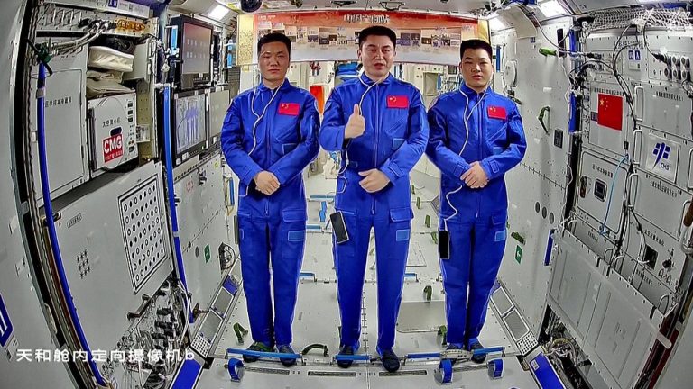 L&rsquo;équipage chinois du Shenzhou-18 reviendra sur Terre le 4 novembre