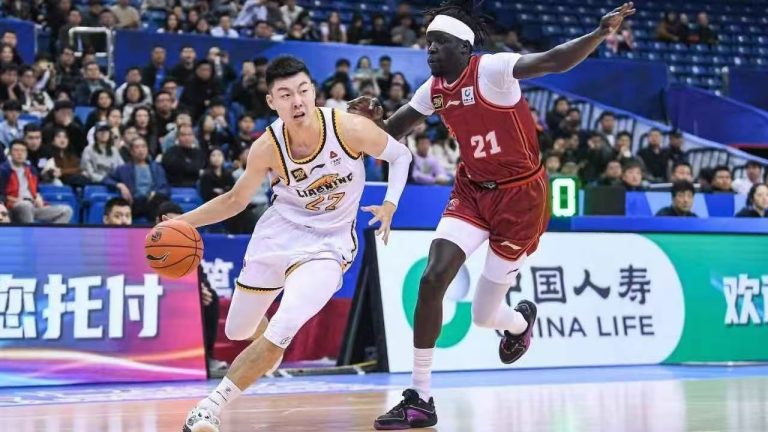Les Ducks de Pékin battent les Liaoning Flying Leopards lors de la Coupe des clubs CBA