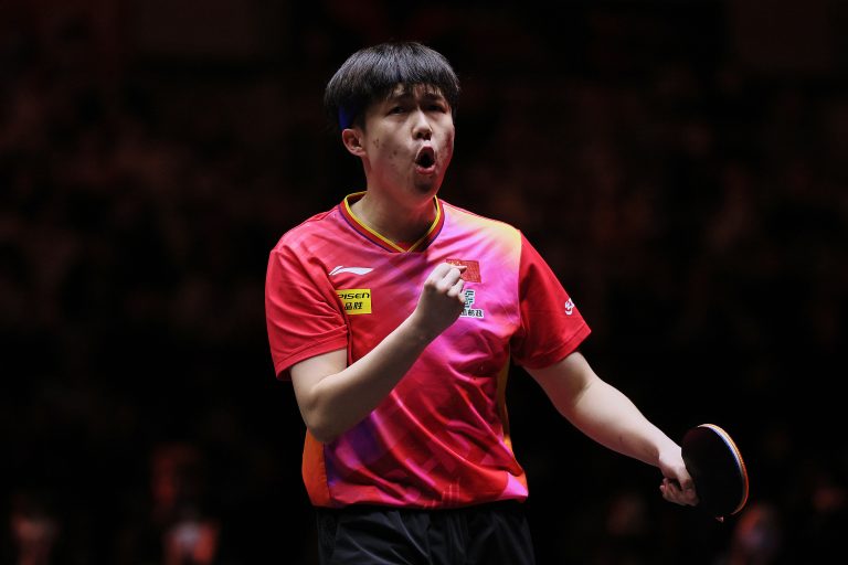 Les favoris chinois Wang Chuqin et Chen Xingtong progressent aux finales du WTT