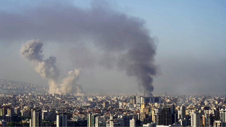 Les frappes israéliennes frappent le Liban, le Hezbollah riposte