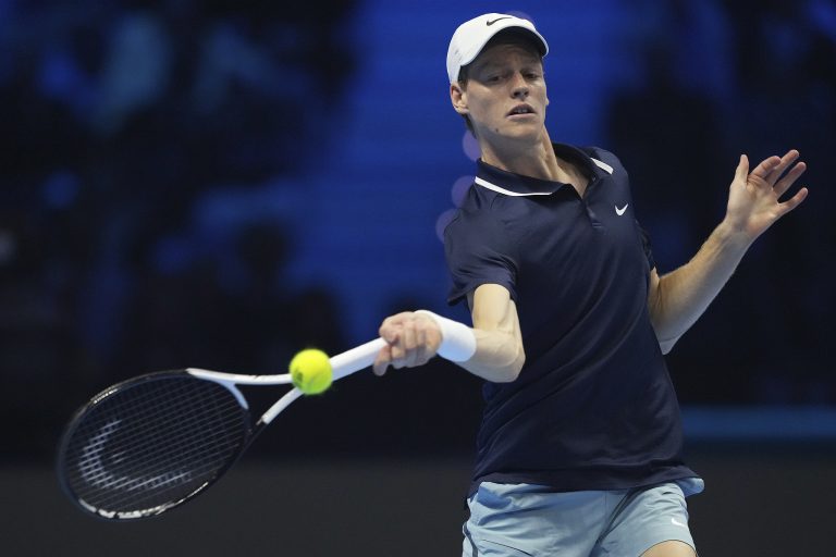 Sinner reste parfait, Fritz accède aux demi-finales des finales ATP