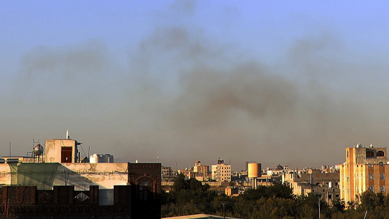 Israël frappe des cibles Houthis au Yémen, tuant six personnes