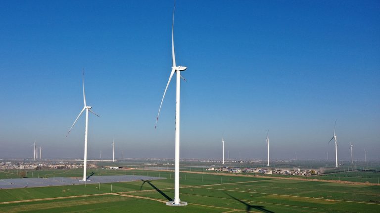 La Chine maintient des taux d&rsquo;utilisation élevés de l&rsquo;énergie éolienne et solaire