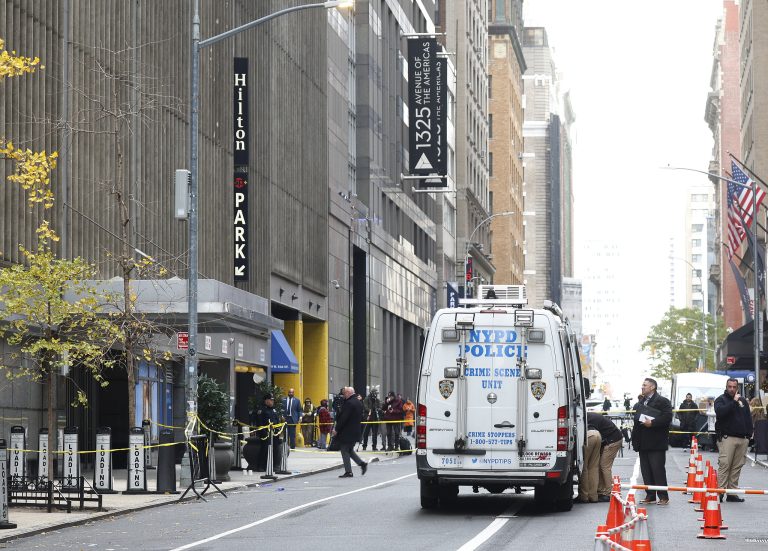 La police se rapproche du suspect dans le meurtre d&rsquo;un dirigeant d&rsquo;UnitedHealth