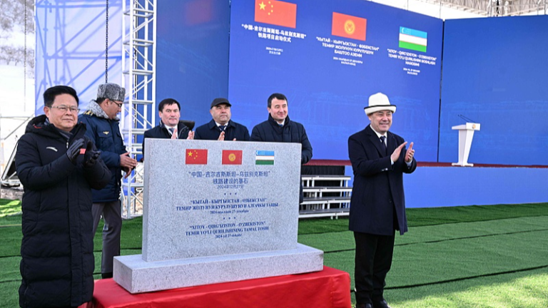 Xi : le chemin de fer Chine-Kirghizistan-Ouzbékistan va renforcer la connectivité régionale