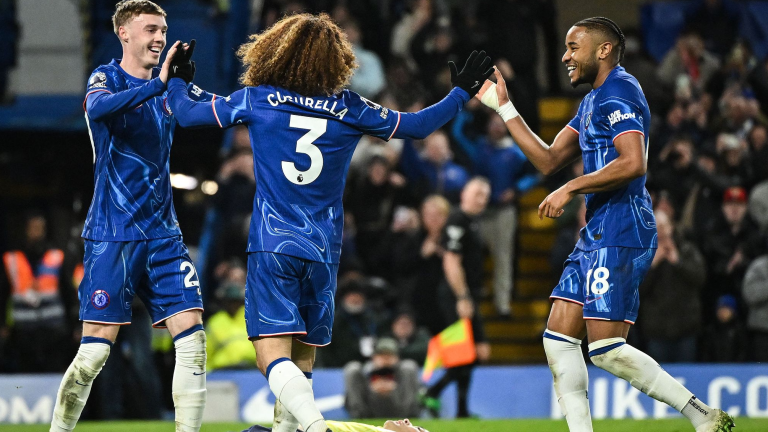 Chelsea Thrash Southampton, Villa a battu en Race for Champions League