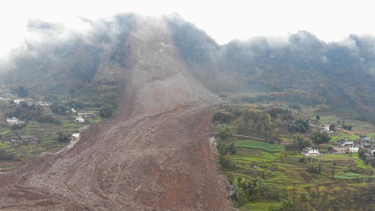 China, still 29 missing for a landslide in Sichuan