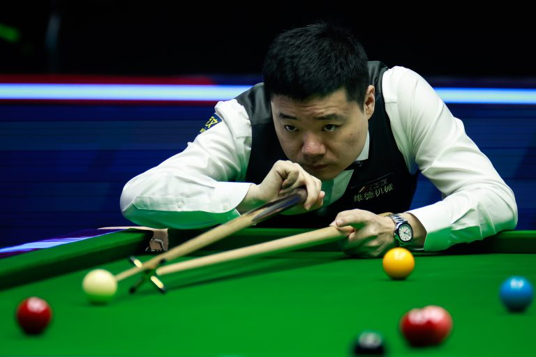 Ding Junhui bat Joe Perry pour atteindre la ronde de 32 à WST World Open