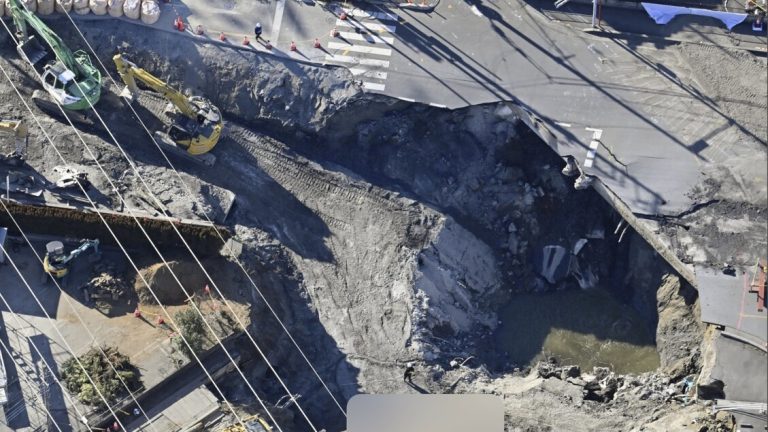 Japan: the work on Voragine on the street continue to Tokyo