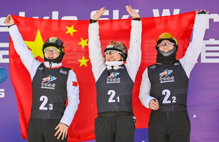 La Chine remporte le titre des antennes d&rsquo;équipe mixte dans la Coupe du monde FIS Freeski à domicile