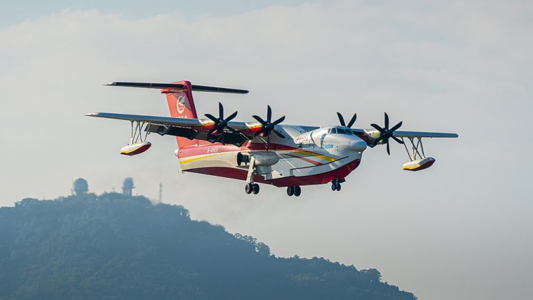 La Chine teste trois avions amphibies AG600M