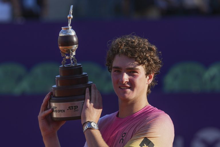 L&rsquo;adolescent brésilien Joao Fonseca remporte son tout premier titre de tournée ATP