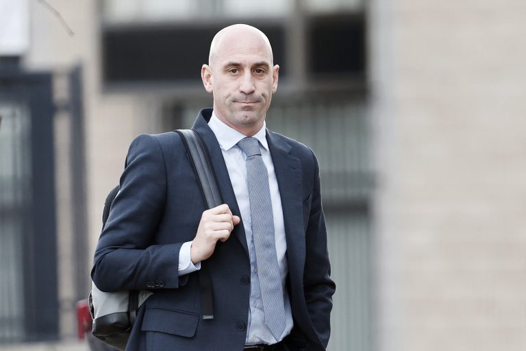 L&rsquo;ancien chef du football espagnol Rubiales a eu une amende pour un baiser non consensuel