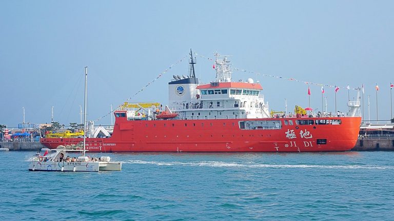 Le brise-glace de Chine Jidi commence son enquête océanique