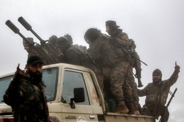 Les groupes chiites quittent la Syrie pour le Liban au milieu des affrontements frontaliers