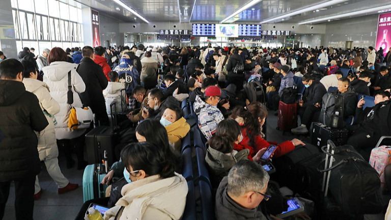 Les voyages quotidiens de la Chine dépassent 300 MLN le jour 4 des vacances du festival du printemps