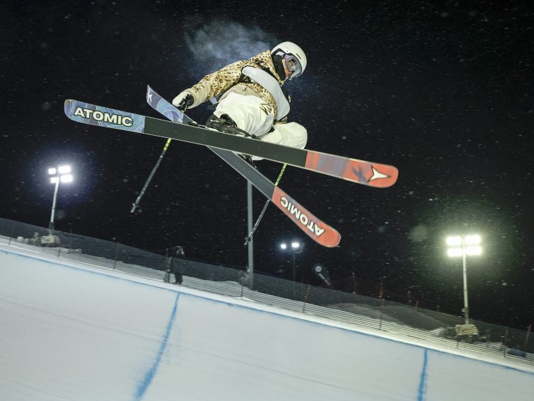 Li Fanghui remporte le titre de demi-pipe féminin de la Coupe du monde FIS pour la Coupe du monde FIS