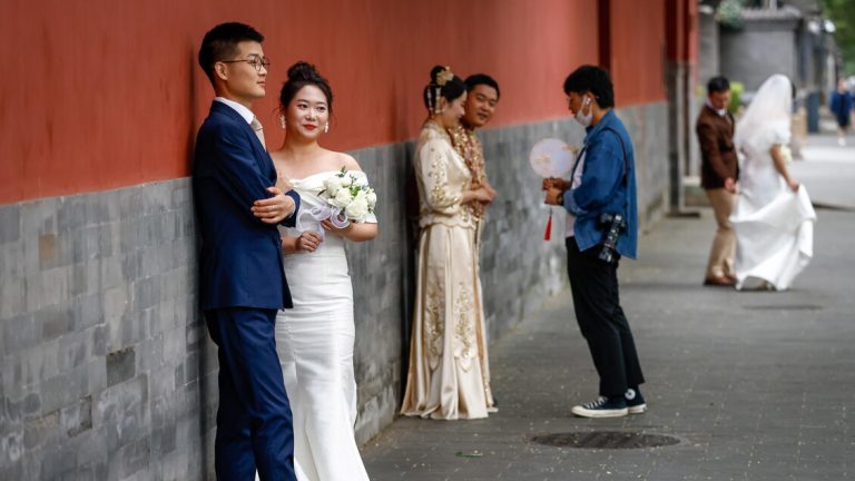 New weddings in China collapse at record levels, more divorces