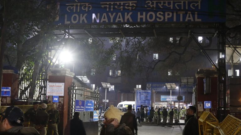 Recessed for the train direct to the Hindu rally, 18 dead in New Delhi