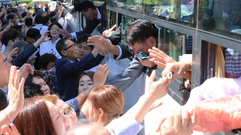 Seul, Pyongyang destroys separate families meetings