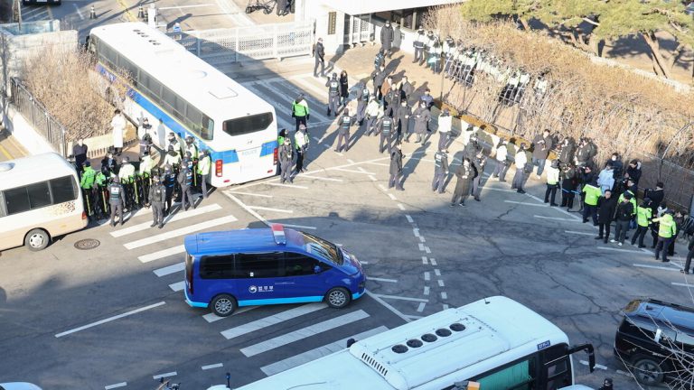 Seul, Yoon first president in office tried criminally